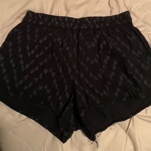 Womens Size M Billabong shorts, Black